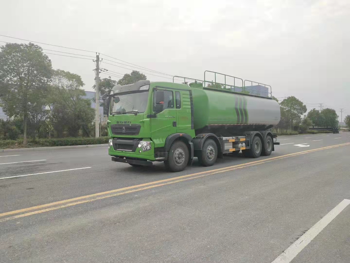 重汽豪沃污泥自卸车